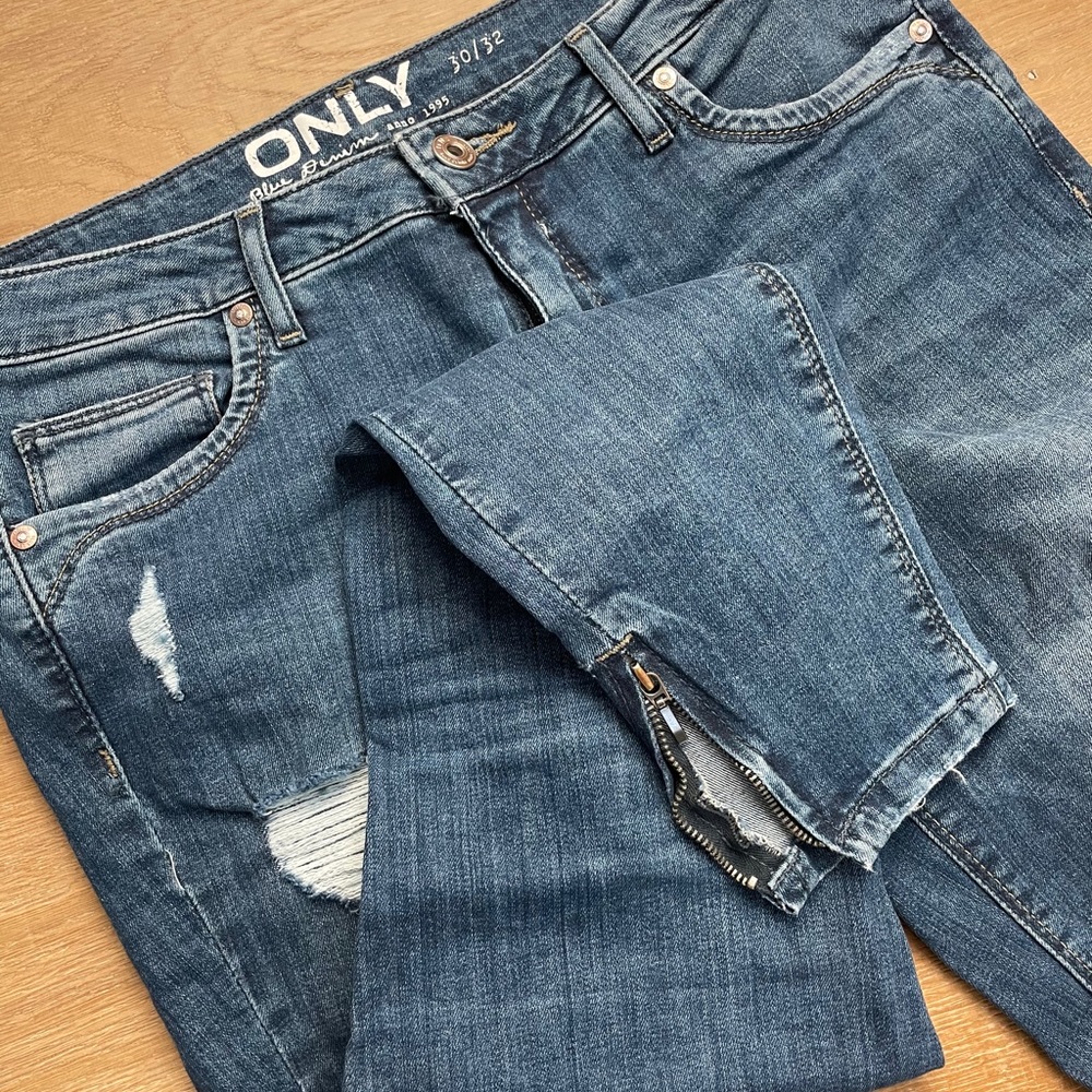 Only skinny distressed jeans